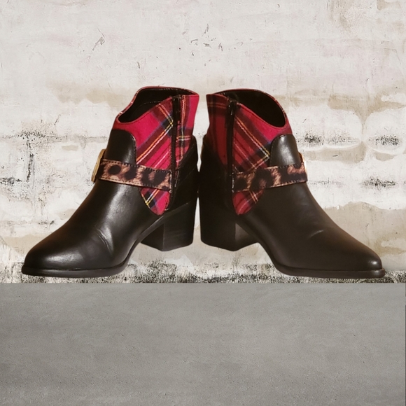 Women PU/TEXT Leather Coated Ankle Boots By Betsy Johnson Size 6.5M - Picture 8 of 10